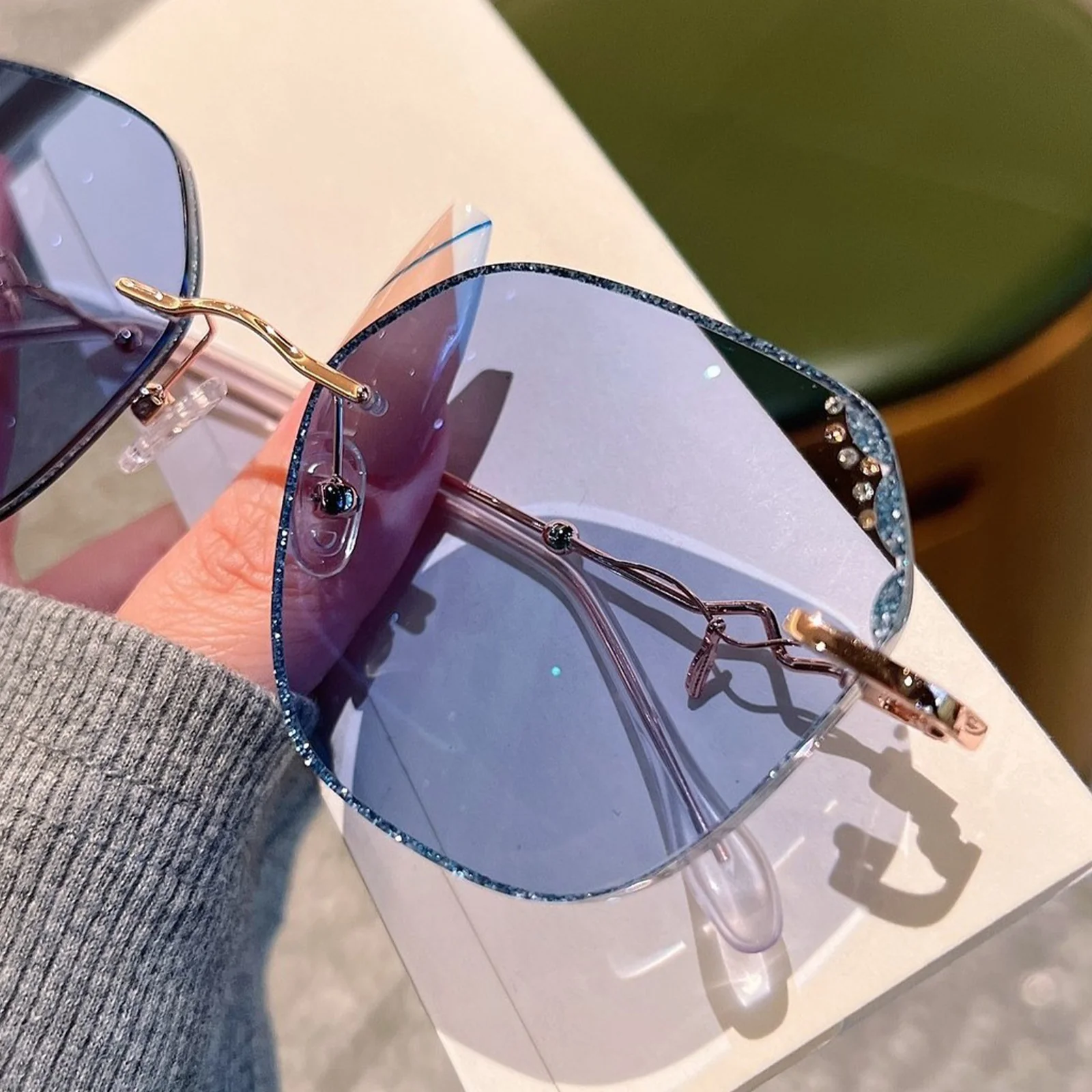 Astra photochromic Eyeglasses - Image 3