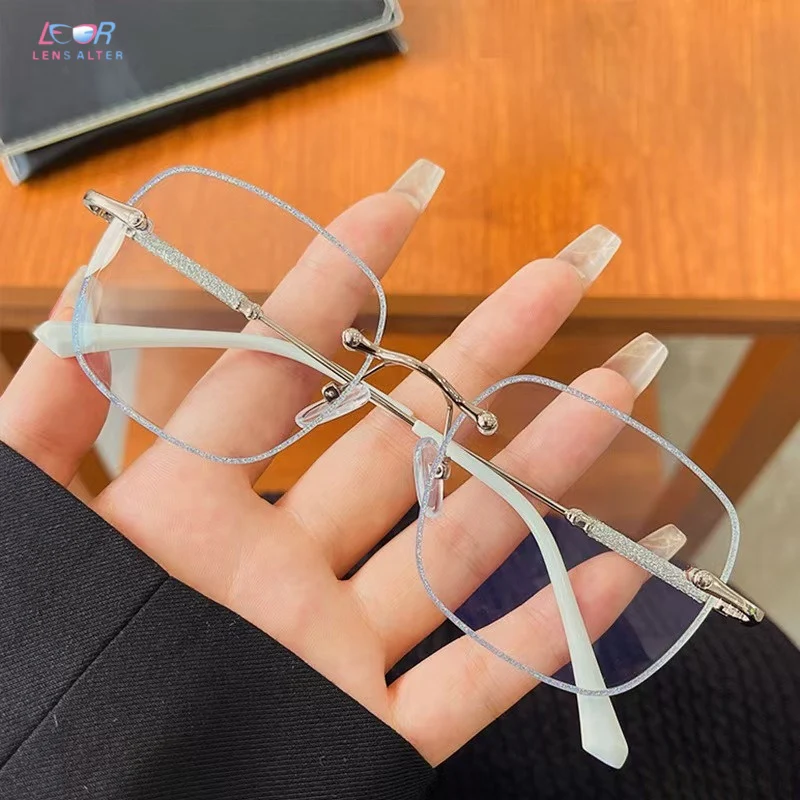 Lamia Eyeglasses - Image 8